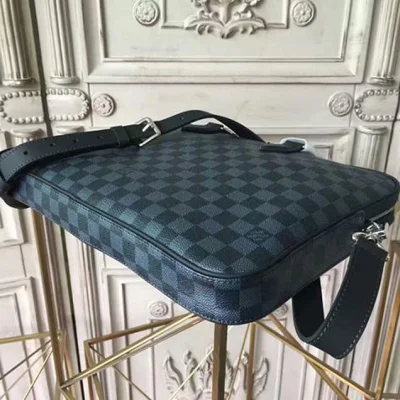 Портфель Louis Vuitton N63298 Dandy Briefcase Damier Cobalt Canvas "Navy Blue" фото № 5 Портфель Louis Vuitton N63298 Dandy Briefcase Damier Cobalt Canvas "Navy Blue" фото № 5