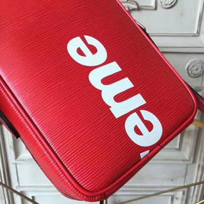Сумка Louis Vuitton x Supreme Danube PM M53417 Epi Leather "Red" фото № 6 Сумка Louis Vuitton x Supreme Danube PM M53417 Epi Leather "Red" фото № 6