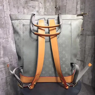 Рюкзак Louis Vuitton Zipped Tote M43887 Monogram Titanium фото № 4