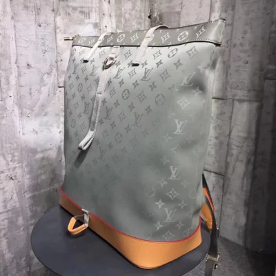 Рюкзак Louis Vuitton Zipped Tote M43887 Monogram Titanium фото № 3