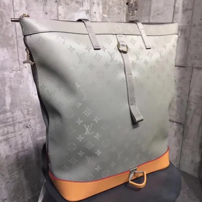 Рюкзак Louis Vuitton Zipped Tote M43887 Monogram Titanium фото № 5