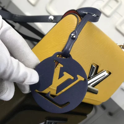 Сумка Louis Vuitton M52507 Twist PM Epi Leather Vert Acide "Yellow" фото № 7