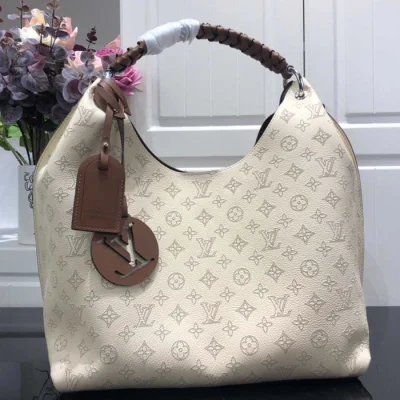 Сумка Louis Vuitton Carmel M53188 Mahina Leather Creme "Beige" фото № 2
