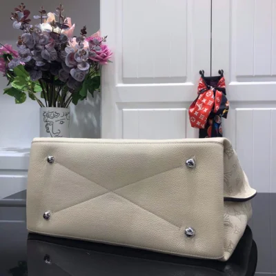 Сумка Louis Vuitton Carmel M53188 Mahina Leather Creme "Beige" фото № 5