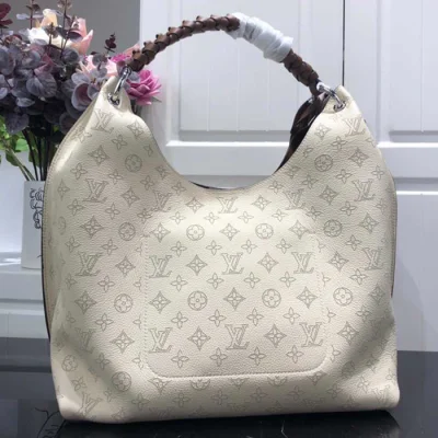 Сумка Louis Vuitton Carmel M53188 Mahina Leather Creme "Beige" фото № 4