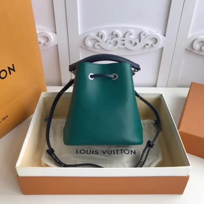 Сумка Louis Vuitton NeoNoe BB M53612 Epi Leather Emeraude Indigo "Green" фото № 3
