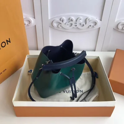 Сумка Louis Vuitton NeoNoe BB M53612 Epi Leather Emeraude Indigo "Green" фото № 6