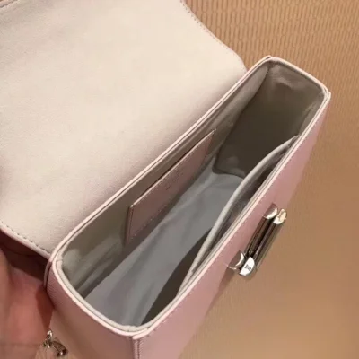 Сумка Louis Vuitton Twist MM M52131 Epi Leather Ballet Rose Ballerine "Pink" фото № 10