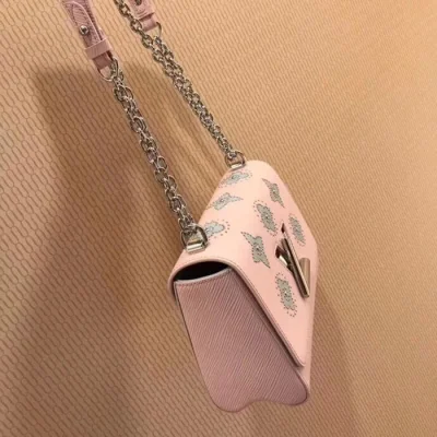 Сумка Louis Vuitton Twist MM M52131 Epi Leather Ballet Rose Ballerine "Pink" фото № 4