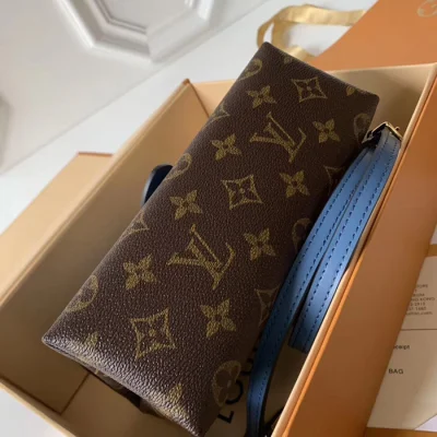 Сумка Louis Vuitton Locky BB M44321 Monogram Canvas Bleu Jean Blue "Brown" фото № 7 Сумка Louis Vuitton Locky BB M44321 Monogram Canvas Bleu Jean Blue "Brown" фото № 7