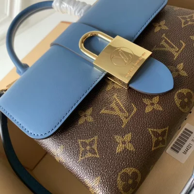 Сумка Louis Vuitton Locky BB M44321 Monogram Canvas Bleu Jean Blue "Brown" фото № 4 Сумка Louis Vuitton Locky BB M44321 Monogram Canvas Bleu Jean Blue "Brown" фото № 4