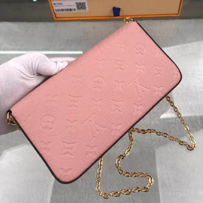 Сумка Louis Vuitton Pochette Felicie M67856 Monogram Empreinte Leather Rose Poudre "Pink" фото № 5 Сумка Louis Vuitton Pochette Felicie M67856 Monogram Empreinte Leather Rose Poudre "Pink" фото № 5
