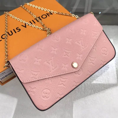 Сумка Louis Vuitton Pochette Felicie M67856 Monogram Empreinte Leather Rose Poudre "Pink" фото № 3 Сумка Louis Vuitton Pochette Felicie M67856 Monogram Empreinte Leather Rose Poudre "Pink" фото № 3