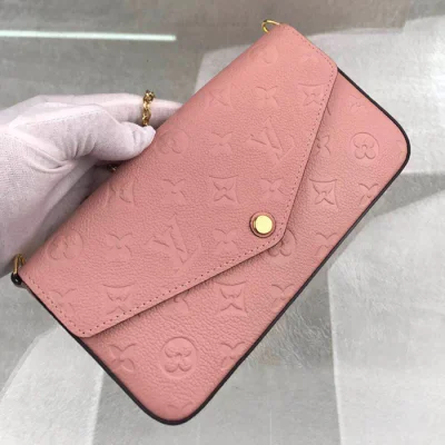 Сумка Louis Vuitton Pochette Felicie M67856 Monogram Empreinte Leather Rose Poudre "Pink" фото № 4 Сумка Louis Vuitton Pochette Felicie M67856 Monogram Empreinte Leather Rose Poudre "Pink" фото № 4