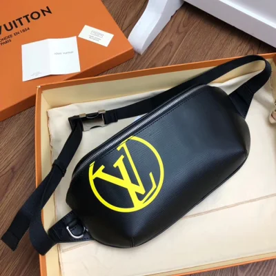 Сумка Louis Vuitton Bumbag M55131 Epi Leather "Black" фото № 2 Сумка Louis Vuitton Bumbag M55131 Epi Leather "Black" фото № 2