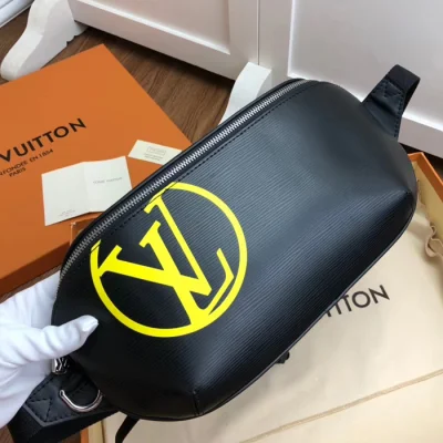 Сумка Louis Vuitton Bumbag M55131 Epi Leather "Black" фото № 3 Сумка Louis Vuitton Bumbag M55131 Epi Leather "Black" фото № 3