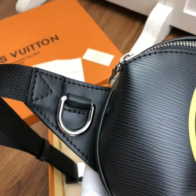 Сумка Louis Vuitton Bumbag M55131 Epi Leather "Black" фото № 7 Сумка Louis Vuitton Bumbag M55131 Epi Leather "Black" фото № 7