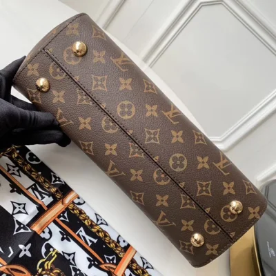 Сумка Louis Vuitton Cluny MM M44669 Monogram Canvas "Brown" фото № 5