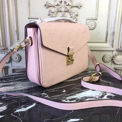 Сумка Louis Vuitton Pochette Metis 25cm Bag Monogram Empreinte Canvas Spring Summer 2018 Collection M44018 Rose Ballerine "Pink" фото № 4