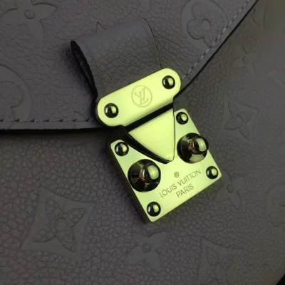 Сумка Louis Vuitton Pochette Metis 25cm Bag Monogram Empreinte Canvas Spring Summer 2018 Collection M44018 Rose Ballerine "Pink" фото № 5