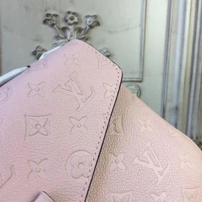 Сумка Louis Vuitton Pochette Metis 25cm Bag Monogram Empreinte Canvas Spring Summer 2018 Collection M44018 Rose Ballerine "Pink" фото № 8