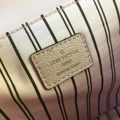 Сумка Louis Vuitton Pochette Metis 25cm Bag Monogram Empreinte Canvas Spring Summer 2018 Collection M44018 Rose Ballerine "Pink" фото № 9