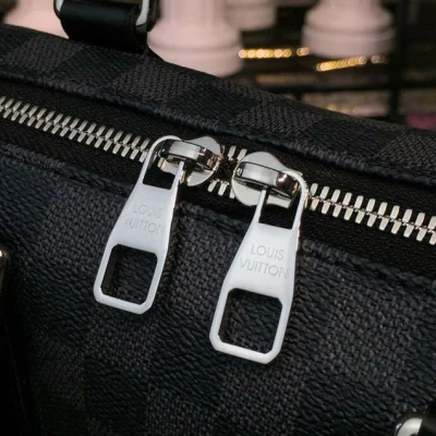 Портфель Louis Vuitton Porte-Documents Jour PM Bag 38cm Damier Graphite Canvas Fall Winter 2018 Collection N42242 Black "Graphite" фото № 7 Портфель Louis Vuitton Porte-Documents Jour PM Bag 38cm Damier Graphite Canvas Fall Winter 2018 Collection N42242 Black "Graphite" фото № 7