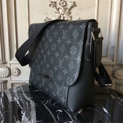 Сумка Louis Vuitton M40565 Messenger PM Explorer Messenger Bag Monogram Eclipse Canvas "Black" фото № 3 Сумка Louis Vuitton M40565 Messenger PM Explorer Messenger Bag Monogram Eclipse Canvas "Black" фото № 3