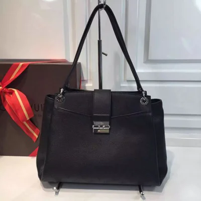 Сумка Louis Vuitton M41788 Sevres Shoulder Bag Mahina Leather "Black" фото № 2