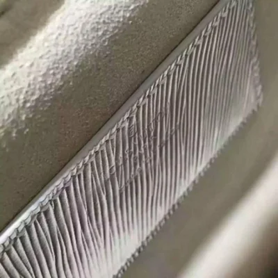 Сумка Louis Vuitton M53011 Twist MM Shoulder Bag Epi Leather "White" фото № 9 Сумка Louis Vuitton M53011 Twist MM Shoulder Bag Epi Leather "White" фото № 9