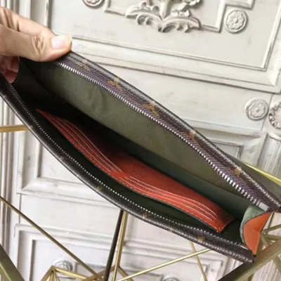 Клатч Louis Vuitton M67761 Pochette Voyage MM Epi Leather "Green" фото № 9