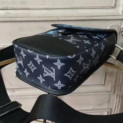 Сумка Louis Vuitton Messenger BB M54246 Monogram Savane Canvas "Navy Blue" фото № 8 Сумка Louis Vuitton Messenger BB M54246 Monogram Savane Canvas "Navy Blue" фото № 8