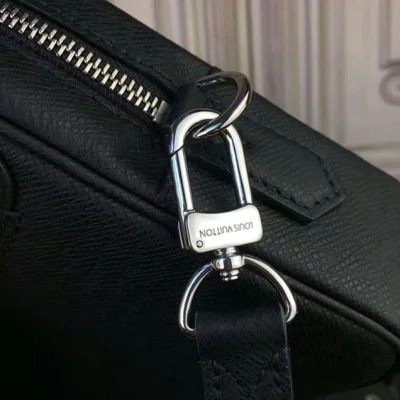 Клатч Louis Vuitton Kasai Clutch M33409 Taiga Leather "Black" фото № 8