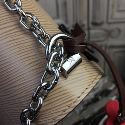 Сумка Louis Vuitton Epi Leather Twist MM M53524 "Beige" фото № 7