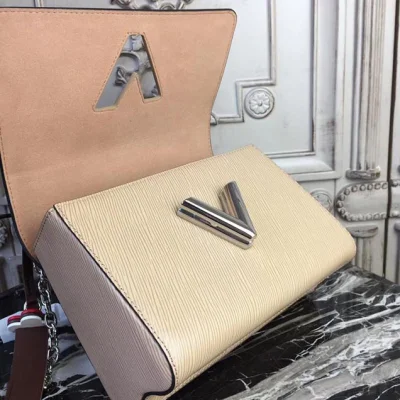 Сумка Louis Vuitton Epi Leather Twist MM M53524 "Beige" фото № 8
