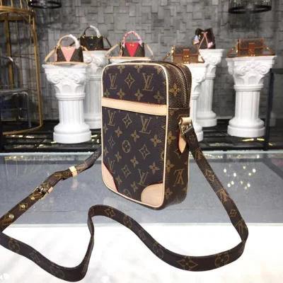 Сумка Louis Vuitton Danube Shoulder Pochette Bag M45266 Monogram Canvas "Brown" фото № 3 Сумка Louis Vuitton Danube Shoulder Pochette Bag M45266 Monogram Canvas "Brown" фото № 3