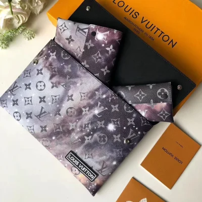 Клатч Louis Vuitton Pochette Alpha Triple M44177 Monogram Coated Canvas "Galaxy" фото № 7