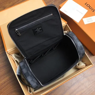 Косметичка Louis Vuitton Toiletry Pouch MM N47625 Damier Graphite Canvas "Graphite" фото № 9 Косметичка Louis Vuitton Toiletry Pouch MM N47625 Damier Graphite Canvas "Graphite" фото № 9