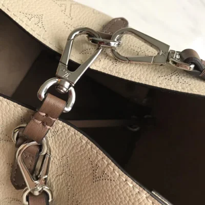 Сумка Louis Vuitton Hina PM M51950 Mahina Leather Creme "Beige" фото № 8