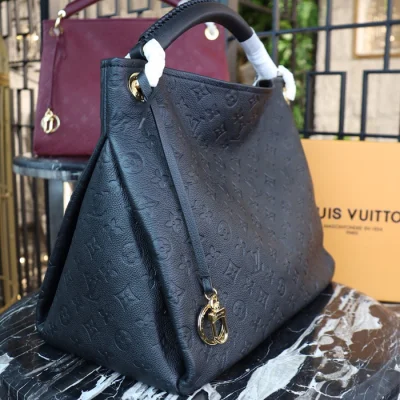 Сумка Louis Vuitton Artsy MM M41066 Monogram Empreinte Leather "Black" фото № 3