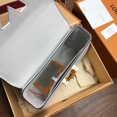 Сумка Louis Vuitton Twist MM M53596 Epi Leather "White" фото № 10