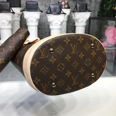 Сумка Louis Vuitton Petit Bucket M42238 Monogram Canvas "Brown" фото № 6 Сумка Louis Vuitton Petit Bucket M42238 Monogram Canvas "Brown" фото № 6