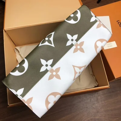 Сумка Louis Vuitton Onthego M44571 Monogram Coated Canvas Khaki Green "White" фото № 5