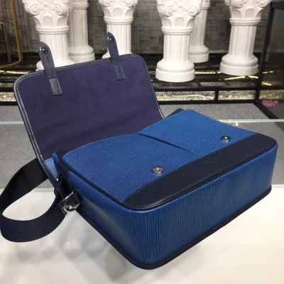 Сумка Louis Vuitton Men's Messenger PM Bag in Epi Leather M53494 Blue Azur 2017 "Navy Blue" фото № 7