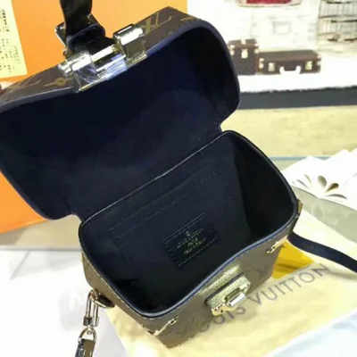 Сумка Louis Vuitton M42999 Camera Box Crossbody Bag Monogram Canvas "Brown" фото № 9