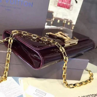 Сумка Louis Vuitton M94425 Chain Louise GM Monogram Vernis "Chocolate" фото № 5
