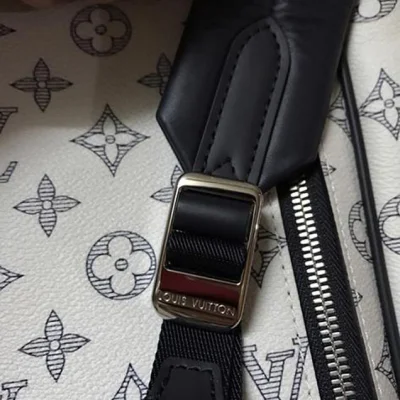 Рюкзак Louis Vuitton M54125 Steamer Backpack Monogram Savane Canvas "White" фото № 8 Рюкзак Louis Vuitton M54125 Steamer Backpack Monogram Savane Canvas "White" фото № 8