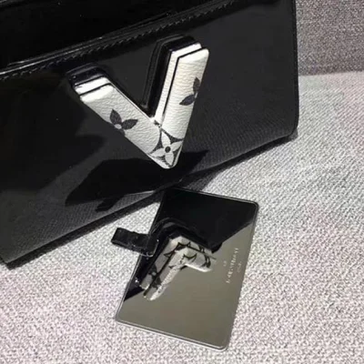 Сумка Louis Vuitton Twist PM M54243 Monogram Vernis "Black" фото № 7 Сумка Louis Vuitton Twist PM M54243 Monogram Vernis "Black" фото № 7