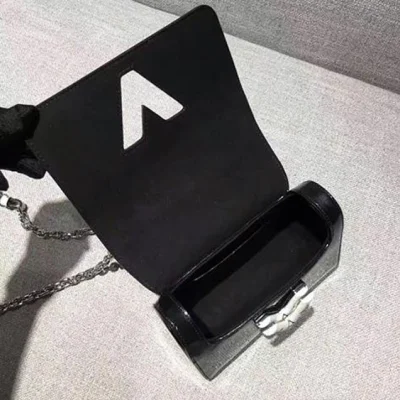 Сумка Louis Vuitton Twist PM M54243 Monogram Vernis "Black" фото № 10 Сумка Louis Vuitton Twist PM M54243 Monogram Vernis "Black" фото № 10