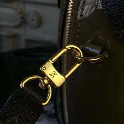 Сумка Louis Vuitton Venice M54390 Monogram Vernis "Brown" фото № 9 Сумка Louis Vuitton Venice M54390 Monogram Vernis "Brown" фото № 9